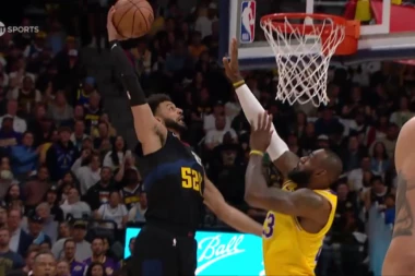 BRUTALNI POTEZ LEBRONA: Pogledajte blokadu Kralja Džejmsa! (VIDEO)