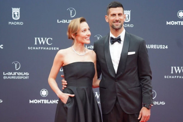 NOVAK ODVEO JELENU U LUKSUZNI RESTORAN DA JE POČASTI, A TAMO GA ČEKAO KOLEGA: Evo kako Đoković provodi slobodno vreme u Parizu (FOTO)