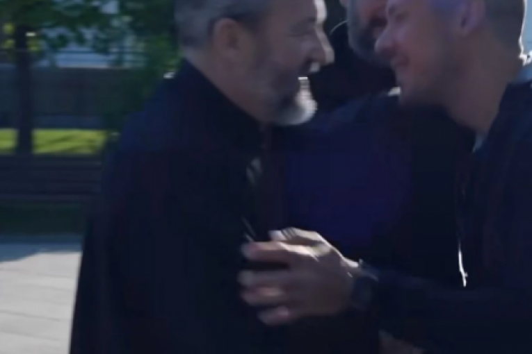 Nikola se pozdrava sa najmilijima