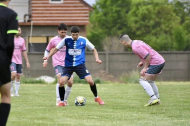 SLUČAJNI PROLAZNIK NE BI VEROVAO DA JE OVO ŠESTI RANG TAKMIČENJA: Derbi u Titelu je opravdao očekivanja mnogobrojne publike na tribinama! (FOTO GALERIJA)