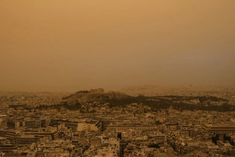 STIŽU MONSTRUOZNA OLUJA I AFRIČKA PRAŠINA! Neverovatno nevreme paralisaće zemlju, a temperatura će šokirati sve