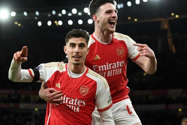 ARSENAL BRUTALNO PONIZIO ČELLSI: Petrović čak pet puta vadio loptu iz mreže!