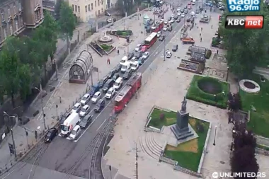 KRKLJANAC KOD VUKOVOG SPOMENIKA! Evo koji delovi Beograda su ovog jutra kritični! (FOTO)