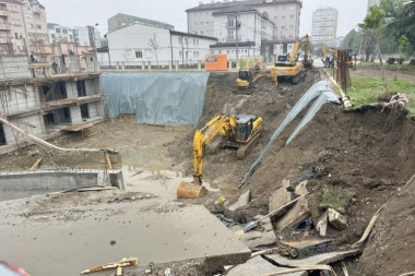 OGROMNA RUPA PRETI DA PROGUTA SVE PRED SOBOM! Uznemirujući snimak sa puta, stotine života u opasnosti (VIDEO)