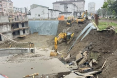 OGROMNA RUPA PRETI DA PROGUTA SVE PRED SOBOM! Uznemirujući snimak sa puta, stotine života u opasnosti (VIDEO)