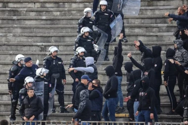 SKANDALOZNE SCENE NA ČIKA DAČI: Navijači Vojvodine brutalno vređali Feđu Dudića, reagovala i policija!