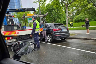 DA LI SE SMEJATI ILI PLAKATI? Bosanka paralizovala Beograd! Nestalo joj goriva u centru grada! (FOTO)