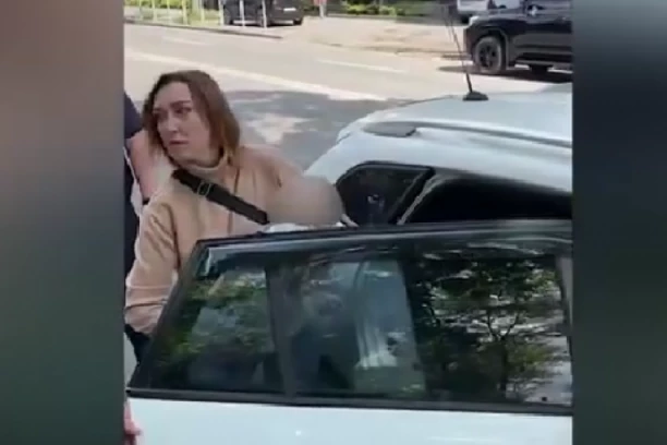 HOROR! MAJKA (19) POKUŠALA DA PRODA SINA! Tražila 23.500 EVRA, a evo šta je sa tim novcem planirala da uradi (VIDEO)