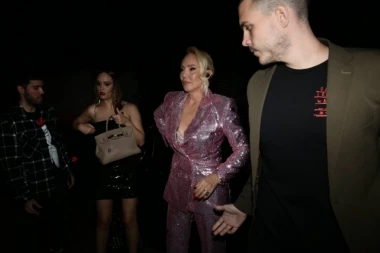 ŽENI SE SIN LEPE BRENE, NAJNOVIJA OBJAVA BACILA SVE U REBUS: Devojka Viktora Živojinovića napravila opštu pometnju, on se ne oglašava!