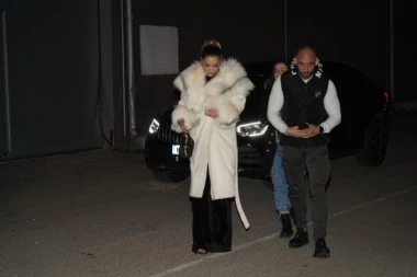 ZABRINJAVAJUĆE IZDANJE TEE TAIROVIĆ - MUŽ JE PRATI U STOPU: Fanovi unezvereni, šta je sa pevačicom?!