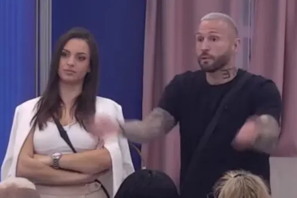 ŠOK FOTKE MIONE JOVANOVIĆ! Skinula se, pa pokazala BUJNE GRUDI pred kamerama, Ša je uhvatio na delu!