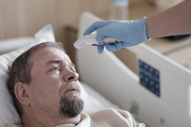 I OVAJ GRAD DONEO VAŽNU MERU! Širi se spisak bolnica u Srbiji u kojima su posete zabranjene, broj zaraženih raste