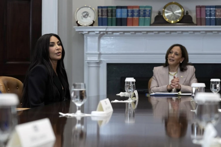 LUĐE NE MOŽE: Kim Kardašijan razgovarala sa POTPREDSEDNICOM AMERIKE o reformi pravosuđa!