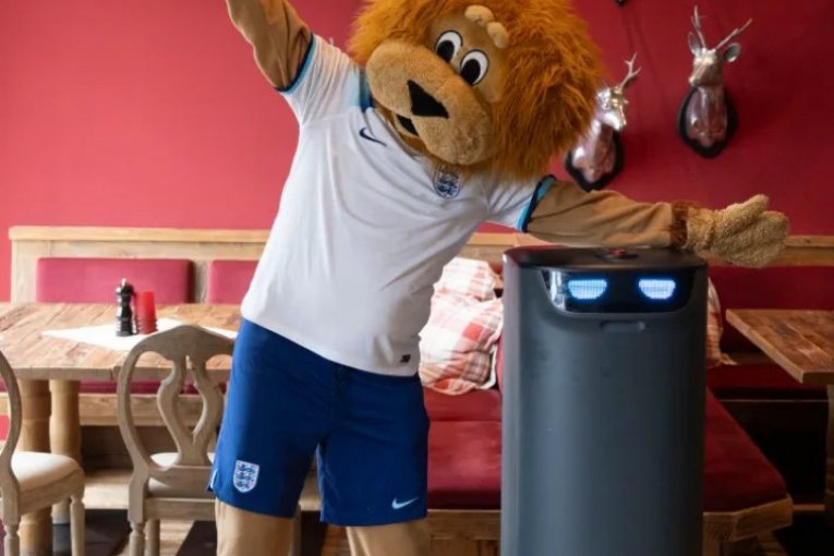 Robot konobar pomaže Englezima