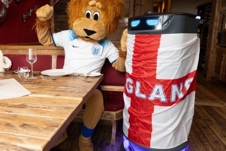 Robot konobar pomaže Englezima