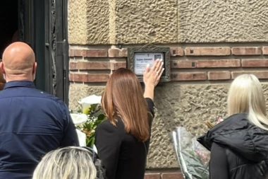 SRCEPARAJUĆE SCENE NA SAHRANI BOJANE JANKOVIĆ: Koleginica zajecala na sav glas, pa se uhvatila za njenu SLIKU!