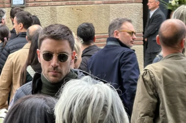 BOJANIN BRAT STIGAO NA GROBLJE! Vlada Vuksanović van sebe pred početak sahrane voditeljke!