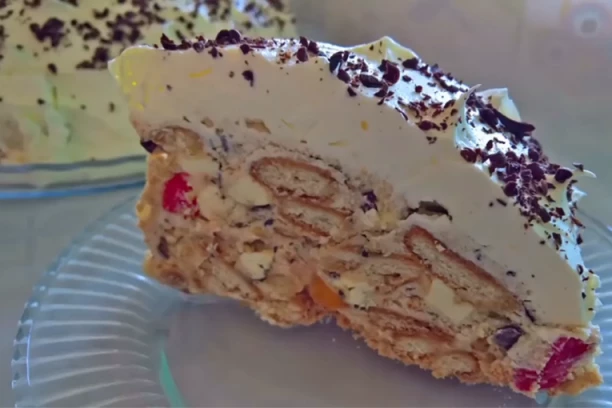 TORTA SA KREM BANANICAMA GOTOVA ZA 15 MINUTA: Sve se smuti u JEDNU posudu, idealna je za USKRS!