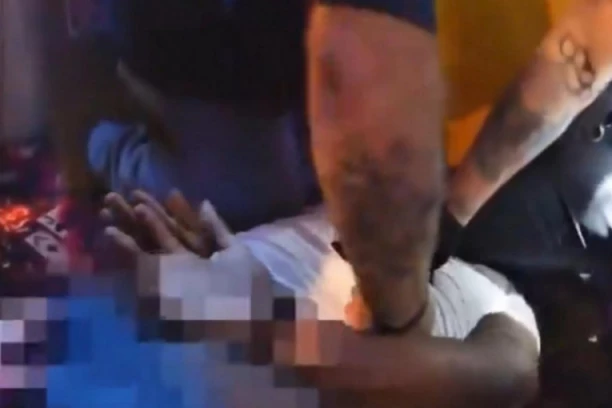 JOŠ JEDNO UBISTVO U AMERICI! Crnac umro zbog policijske BRUTALNOSTI nakon što je rekao 'Ne mogu da dišem' - Šokantne paralele sa slučajem Džordža Flojda (VIDEO)