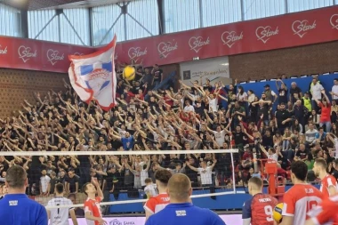 DELIJE NAPRAVILE SPEKTAKL NA ODBOJKAŠKOM DERBIJU: Partizan objavom pecnuo navijače Zvezde! (FOTO)