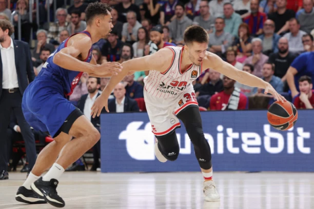 MILUTINOV I PETRUŠEV IDU NA F4 EVROLIGE! Olimpijakos SRUŠIO Barselonu usred Blaugrane!