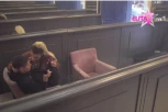 TERALA JE DA IMAJU INTIMNE ODNOSE! HAOS U ELITI! Anđela Šparavalo spopala Bojanu Pavlović, zamalo da se umeša obezbeđenje! (FOTO)
