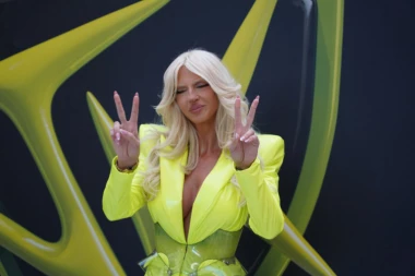 NOVE INFORMACIJE O KARLEUŠI UPRAVO OBJAVLJENE: Izdato zvanično saopštenje nakon što joj je OBOREN Instagram!