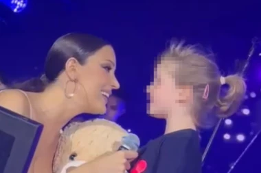 HITNO PREKINUT KONCERT ALEKSANDRE PRIJOVIĆ: Čitava Arena zasijala od bliceva publike, svi su želeli da zabeleže ovaj trenutak!