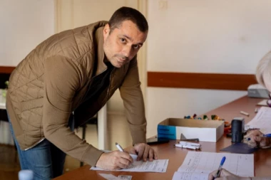 LUKA PETROVIĆ PODRŽAO LISTU "ALEKSANDAR VUČIĆ - STARI GRAD SUTRA": Na izborima želimo ponovo da potvrdimo našu obavezu i predanost prema razvoju istorijskog dela Beograda