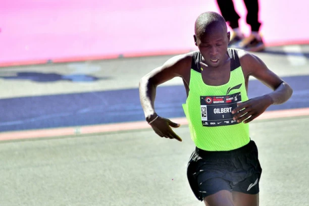 SPEKTAKL NA BEOGRADSKOM MARATONU: Kenijac trijumfovao i umalo došao do velikog podviga!