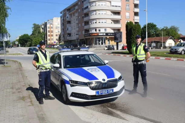 DRAMA NA PUTU U ČAČKU KOJA JE UMALO KOŠTALA ŽIVOTA JEDNOG ČOVEKA! Sve je počelo ubodom insekta, a završeno intervencijom policajaca!