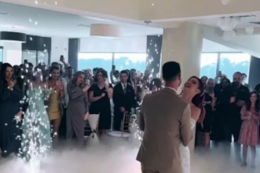 UDALA SE NAŠA PEVAČICA: Učestvovala u "Zvezdama Granda", stala sa kolegom na LUDI KAMEN! (FOTO)