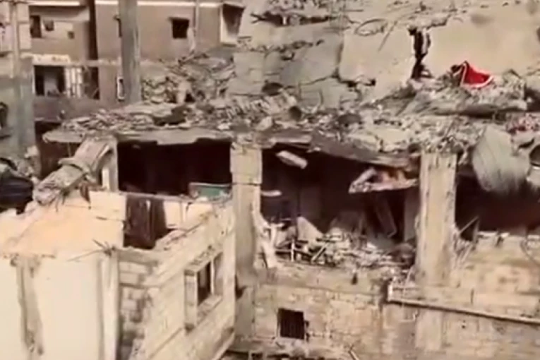 "EKSTREMNO TEŠKA NOĆ ZA CIVILE" Izrael bombardovao Rafu, ubijeno najmanje 20 civila (VIDEO)