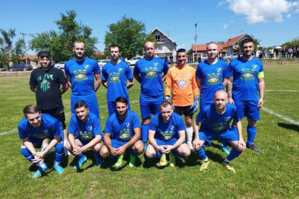 PITANJE ŠAMPIONA REŠAVA SE U POSLEDNJEM KOLU: Stojiljković je fenomenalnom partijom doveo Turekovac do liderske pozicije!