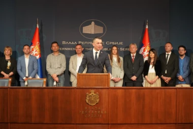 MILIĆEVIĆ POTPISAO UGOVORE O PROGRAMU FINANSIJSKE PODRŠKE: Krajnji cilj je da se što više mladih jednog dana trajno vrati u Srbiju!