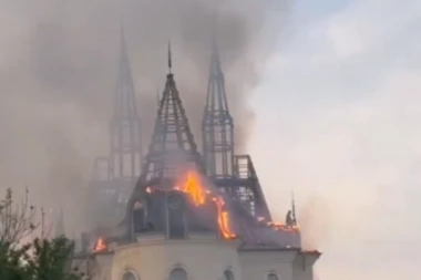 BRUTALAN RAKETNI NAPAD NA ODESU: Ima puno mrtvih i ranjenih, gori ‘dvorac Harryja Pottera‘