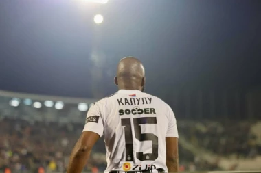 "PARTIZAN GORI, A KALULU SE ČEŠLJA": Opuštanje! Evo šta radi vezista crno-belih dok se u Humskoj određuje sudbina trenera! (FOTO)