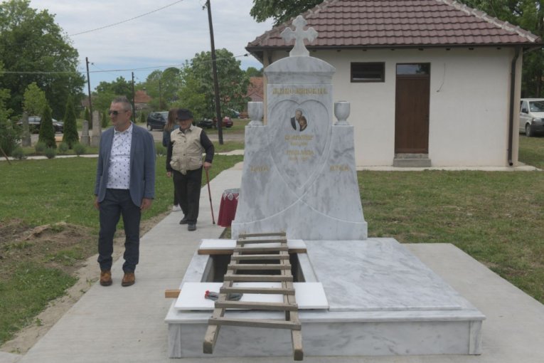 Grob Bate Živojinovića