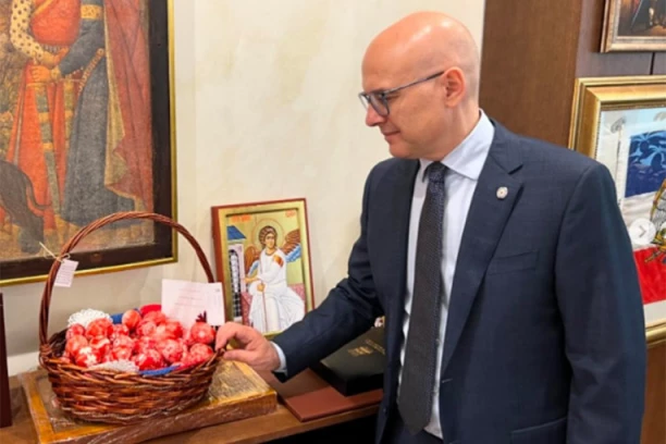 "NEKA TO BUDE NAJAVA VASKRSA SRPSKOG NARODA" Vučеvić pokazao najlеpši poklon koji jе dobio sa KiM (FOTO)