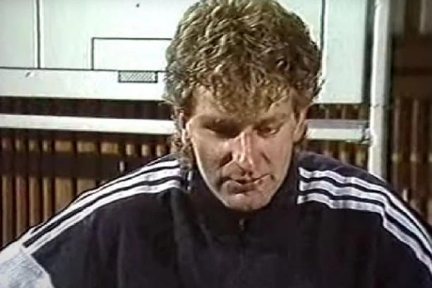 ŽIVOT PIŠE ROMANE: Slavni nemački golman na ivici egzistencije - svaki dan je borba za goli život! (VIDEO)