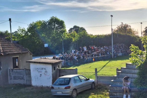 FANTASTIČAN RESAVSKI DERBI: Prepune tribine, odlični uslovi i sedam golova - prvi je viđen nakon samo pet sekundi igre! (VIDEO)