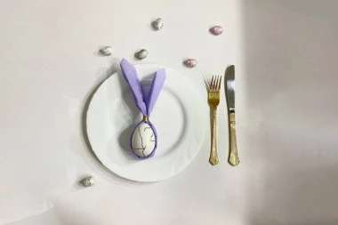 NAPRAVITE ZEKE U TANJIRU: Ideja od JEDNE salvete učiniće sto OTMENIJIM (VIDEO)