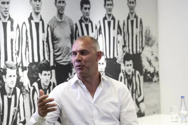 POKER U ZAVRŠNICI ČUVA ALBERTA NAĐA! Niko ne želi na vruću KLUPU PARTIZANA!