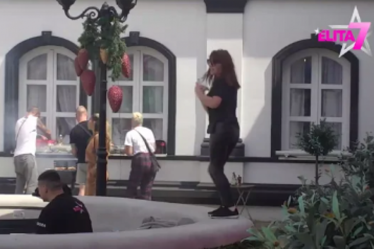 Učesnici Elite proslavljaju Prvi maj