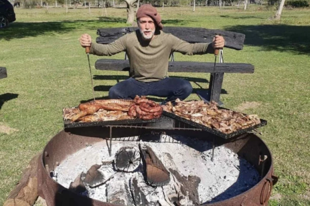 BATISTUTA ROŠTILJANJE ZA 1. MAJ PODIGAO NA VIŠI NIVO: Argentinac "obrnuo" kornjaču (FOTO)