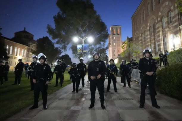 POLICIJA UPALA U KAMPUS: Postavljen ultimatum studentima Univerziteta u Los Anđelesu (VIDEO)