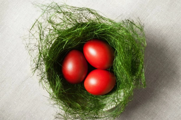 U KOLIKO SATI SE FARBAJU JAJA? Pet stvari koje svaki DOMAĆIN mora znati o Velikom petku i pripremi za VASKRS