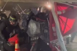STUDENTI ODBILI DA SE RAZIĐU: Policija uklonila barikade propalestinskih demonstranata, žestoki sukobi u Los Anđelesu (VIDEO)