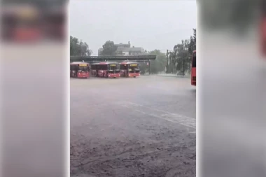 GRAD POTUKAO LAZAREVAC! Počelo nevreme u Srbiji! CRNI OBLAK NAD BEOGRADOM! (VIDEO)