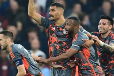 OLIMPIJAKOS "ZGAZIO" ASTON VILU I PROŠAO U FINALE LIGE KONFERENCIJE! Monstruozni El Kabi zakazao duel sa Fiorentinom!